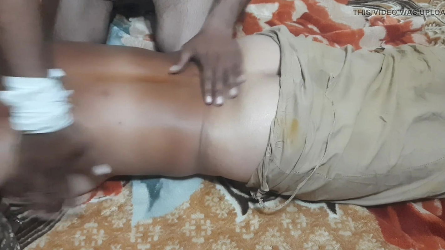 Father-in-law and daughter-in-law have illicit relationship, sex video, father-in-law fucks daughter-in-law alone in oil massage room