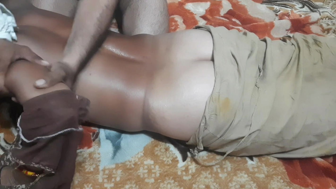 Father-in-law and daughter-in-law have illicit relationship, sex video, father-in-law fucks daughter-in-law alone in oil massage room