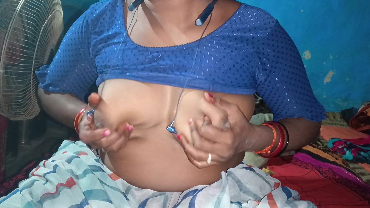 Sister-in-law fingered her ass and drained the water