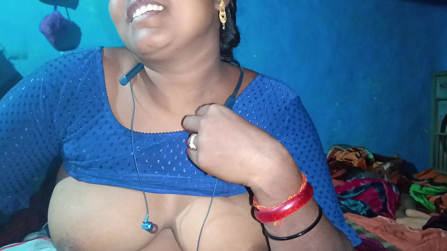 Sister-in-law fingered her ass and drained the water