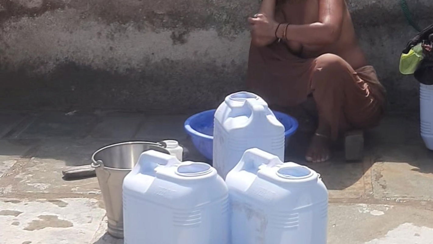 Stepsister is not in the bathroom Stepsister takes bath in the bathroom