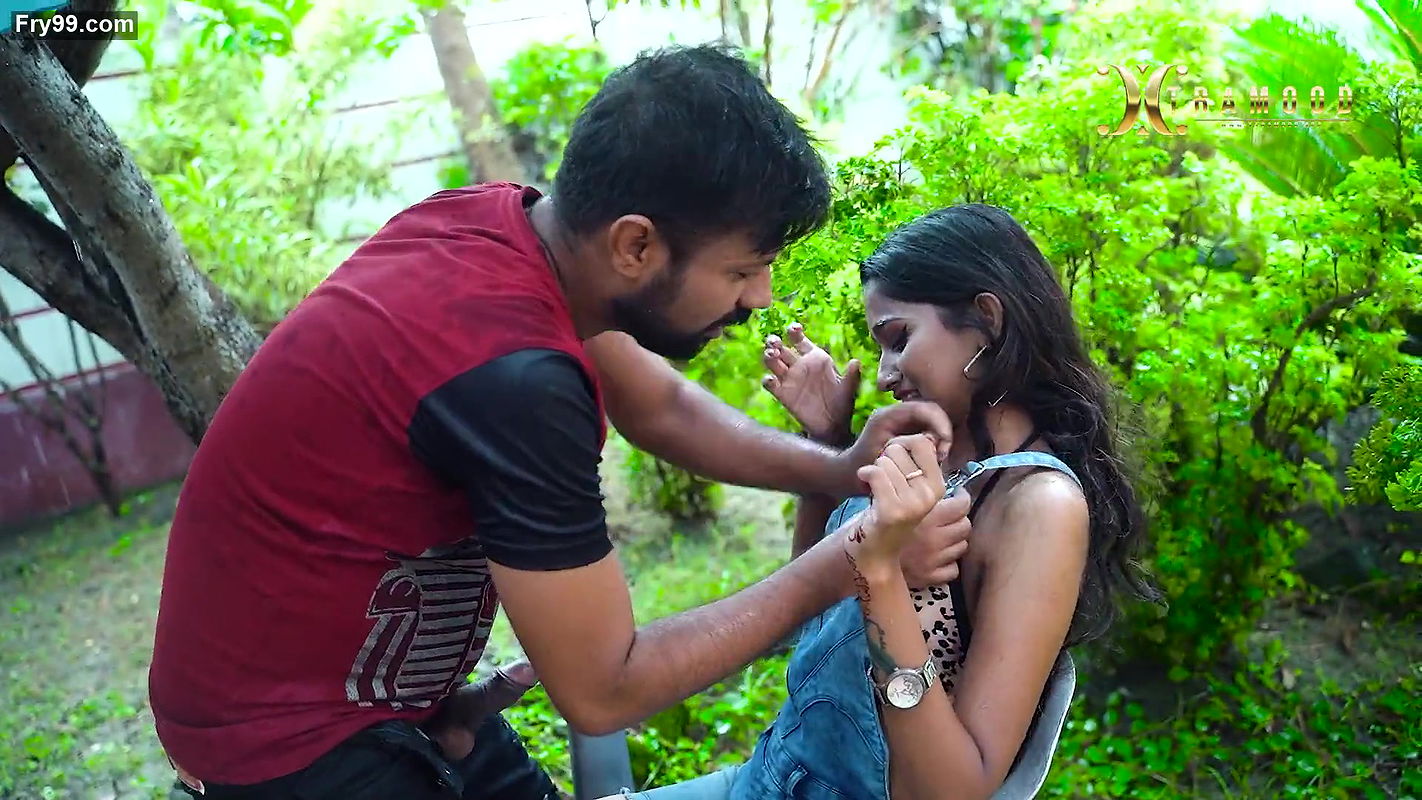 DESI GIRL SUDIPA FUCKED BY HER BOY FREIND IN PARK IN RAIN FULL OUTDOOR