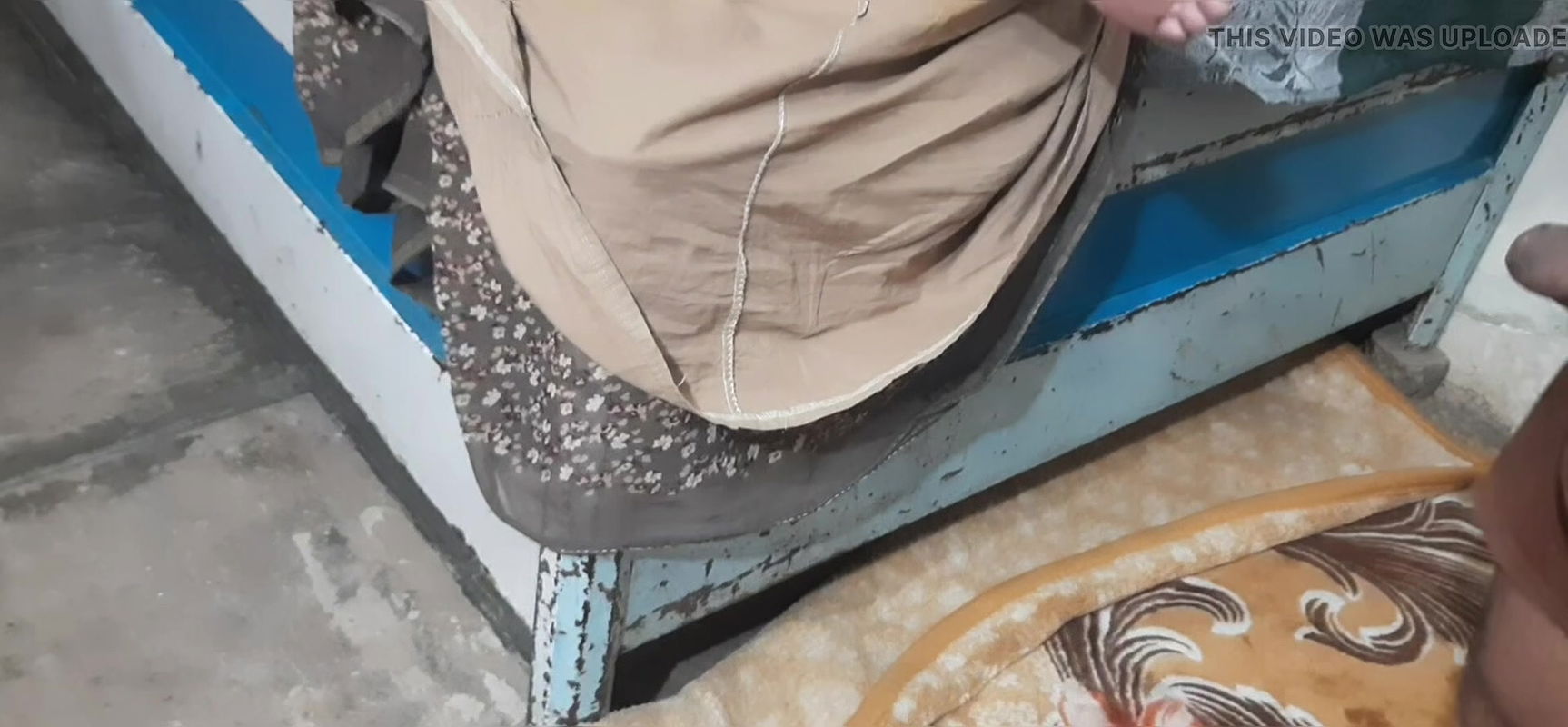 The neighbor brother-in-law of the village made a horse with a cock in his mouth and loudly fucked the pussy of the chachut