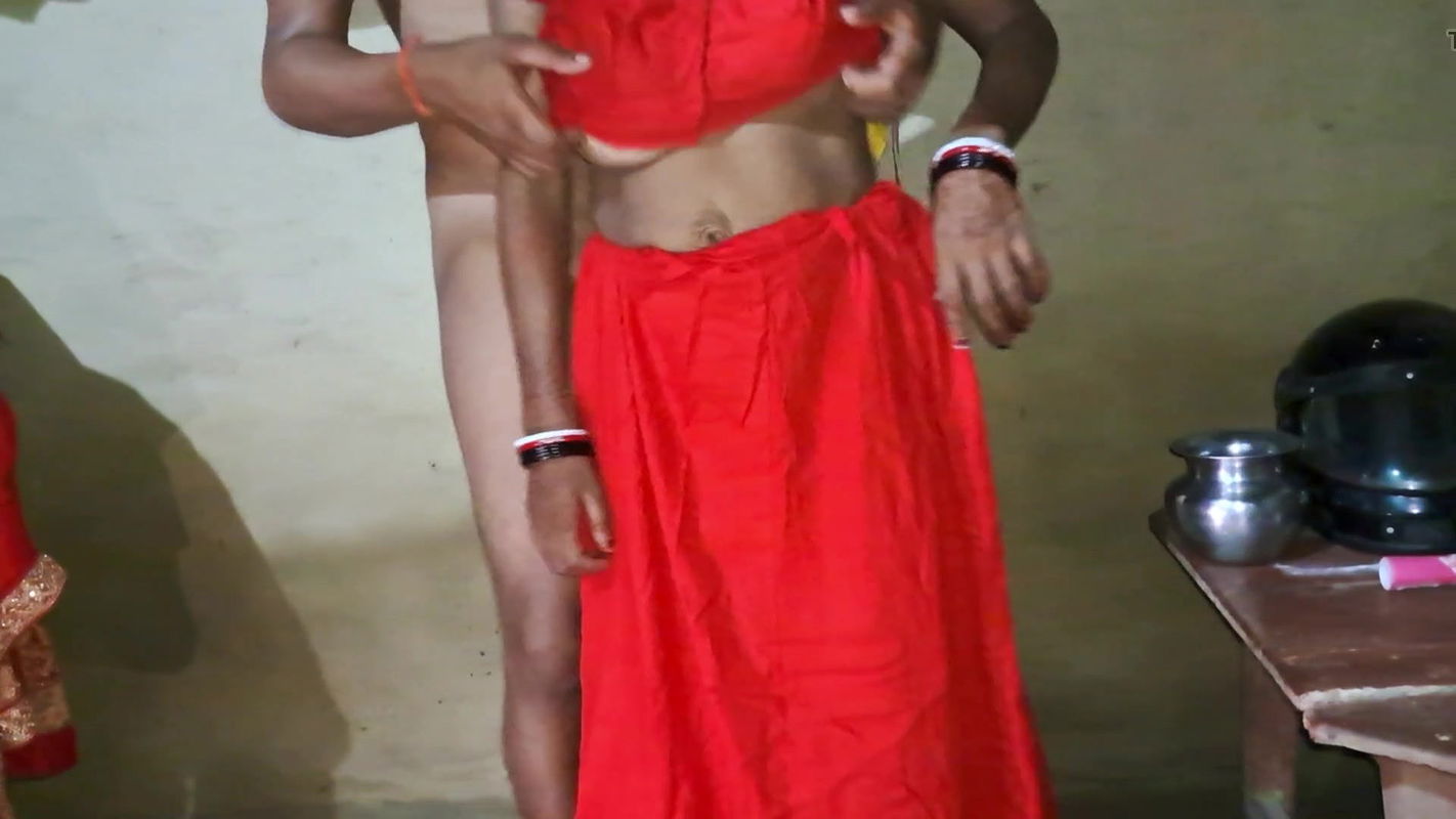 Step brother ne sister-in-law ko malamal kar deya chuth me