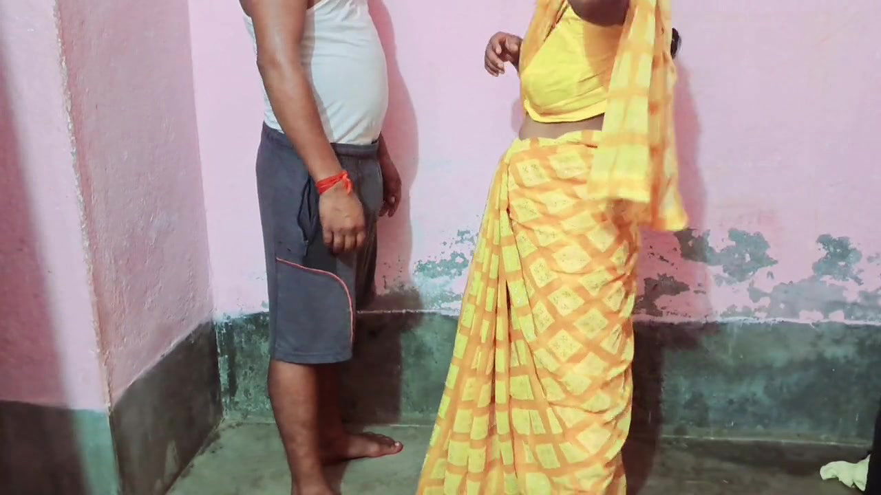 Desi wife hardsex with her boyfriend in hotel in yellow saree