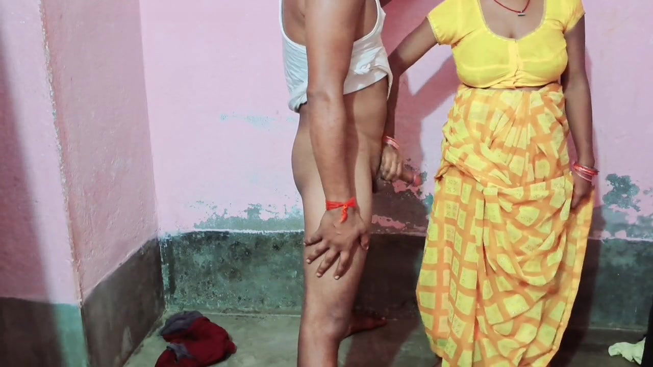 Desi wife hardsex with her boyfriend in hotel in yellow saree