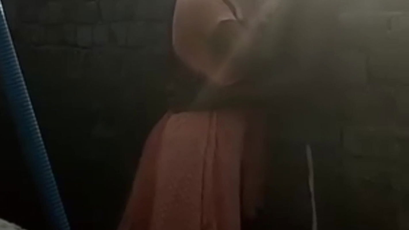 Village Girlfriend Kissing outdoor Water Recharge in used home