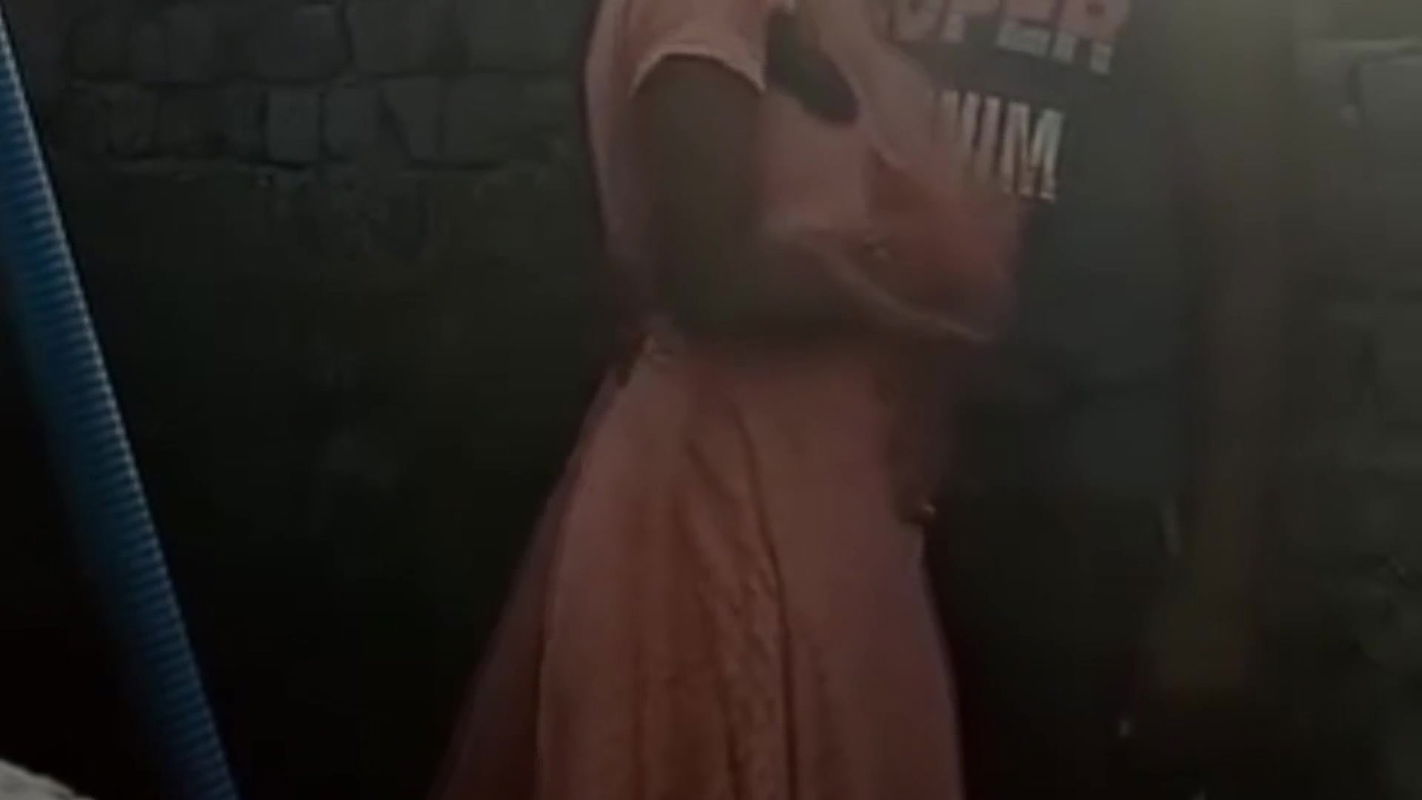 Village Girlfriend Kissing outdoor Water Recharge in used home