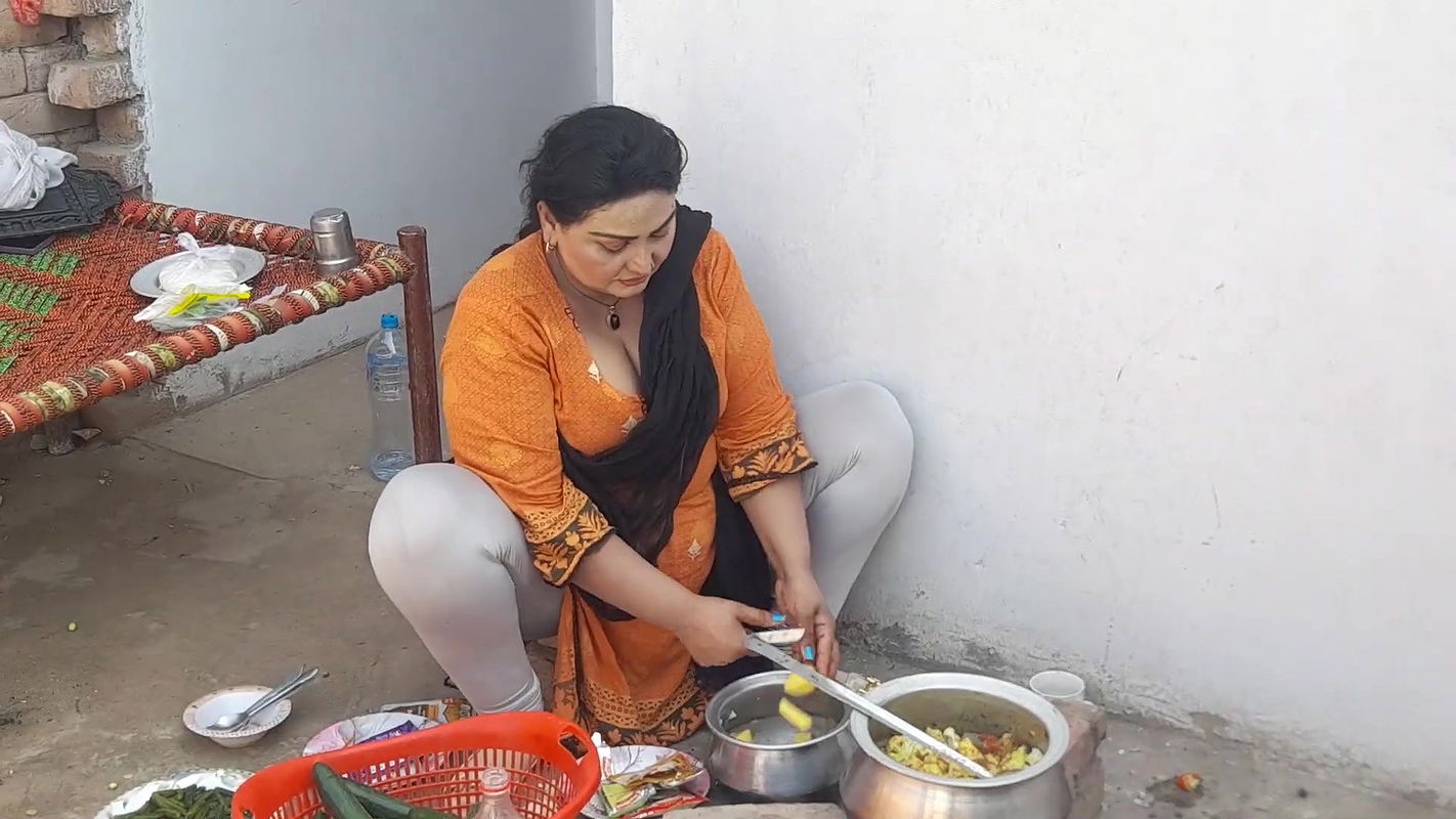 Pakistani Village Woman Work Village Food Desi Aunty Hot Vlog Pakistan Special Village Food