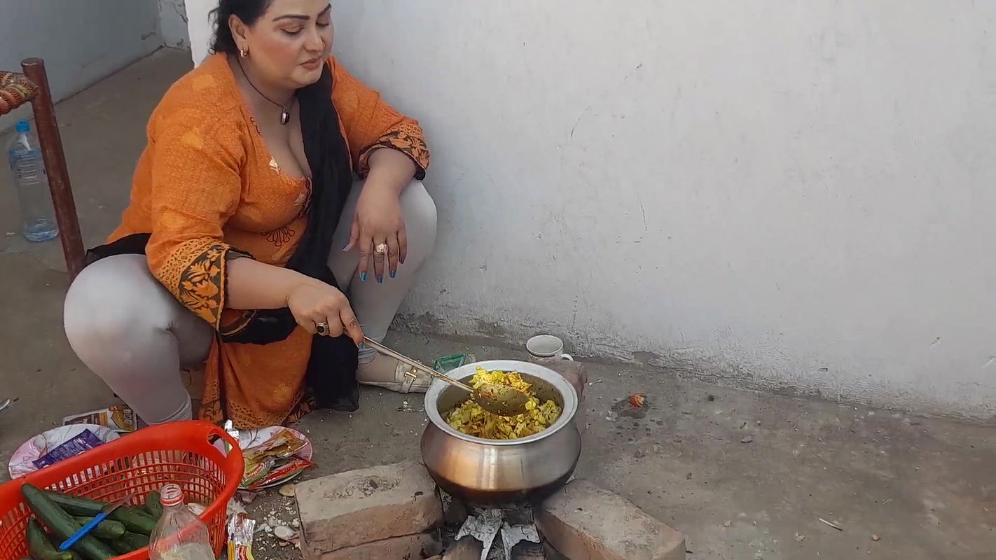 Pakistani Village Woman Work Village Food Desi Aunty Hot Vlog Pakistan Special Village Food