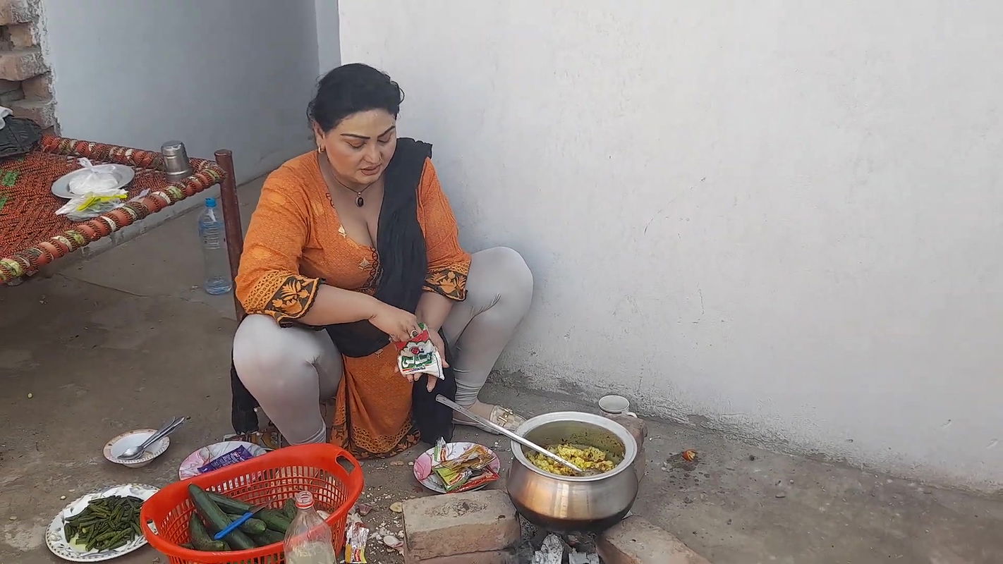 Pakistani Village Woman Work Village Food Desi Aunty Hot Vlog Pakistan Special Village Food