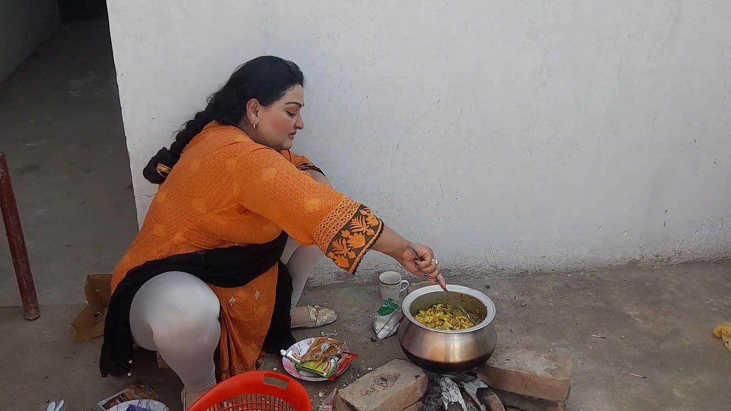 Pakistani Village Woman Work Village Food Desi Aunty Hot Vlog Pakistan Special Village Food