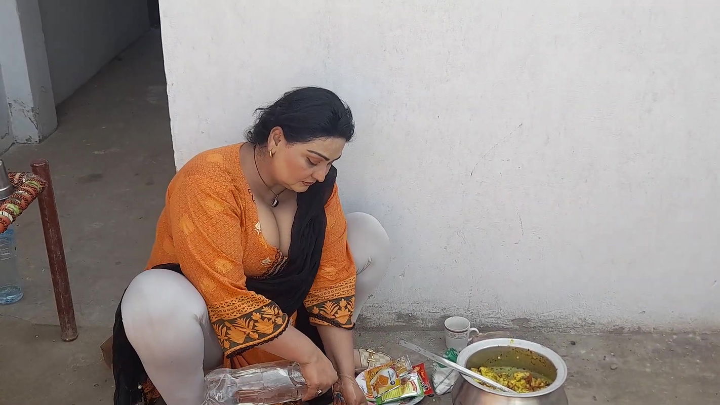 Pakistani Village Woman Work Village Food Desi Aunty Hot Vlog Pakistan Special Village Food