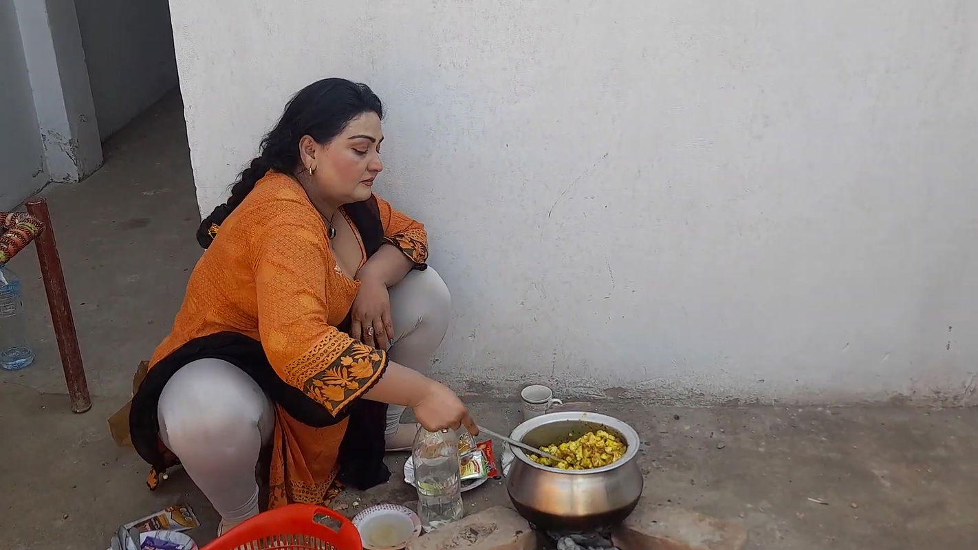 Pakistani Village Woman Work Village Food Desi Aunty Hot Vlog Pakistan Special Village Food