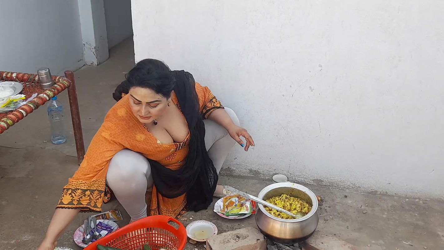 Pakistani Village Woman Work Village Food Desi Aunty Hot Vlog Pakistan Special Village Food