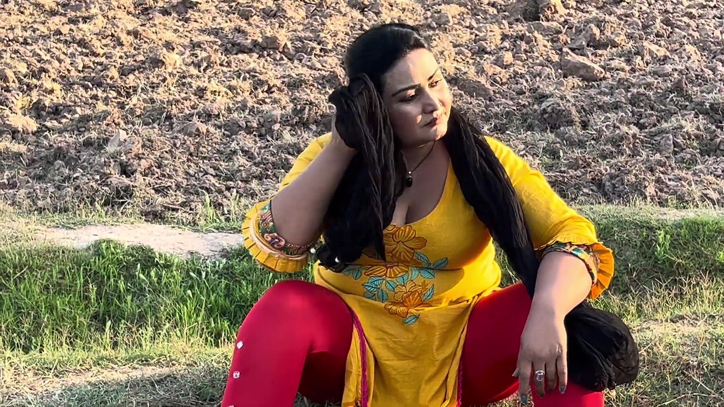 Pakistani Desi Aunty New Hot Vlog Village Life In Pakistan Desi Girl Hot Vlog _Cleaning Hot Vlog