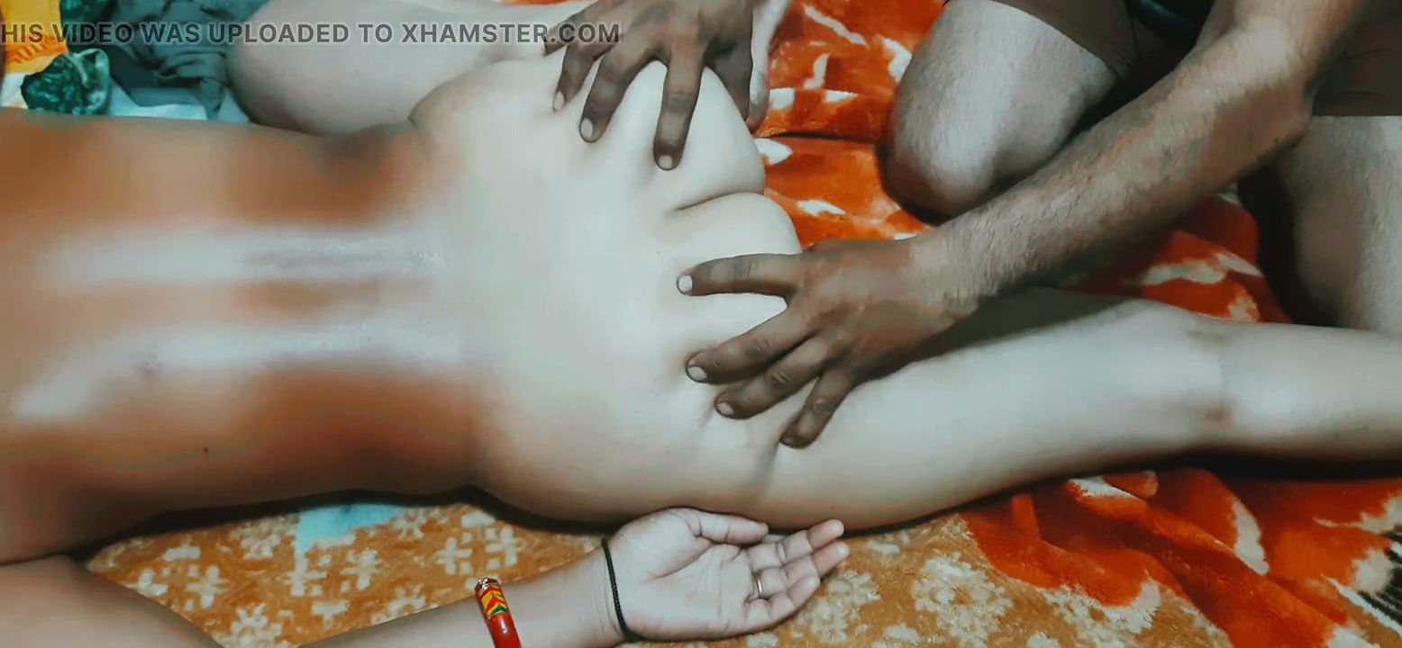 Father-in-law and daughter-in-law have an illicit relationship, sex video, father-in-law fucks daughter-in-law alone in the room for oil massage