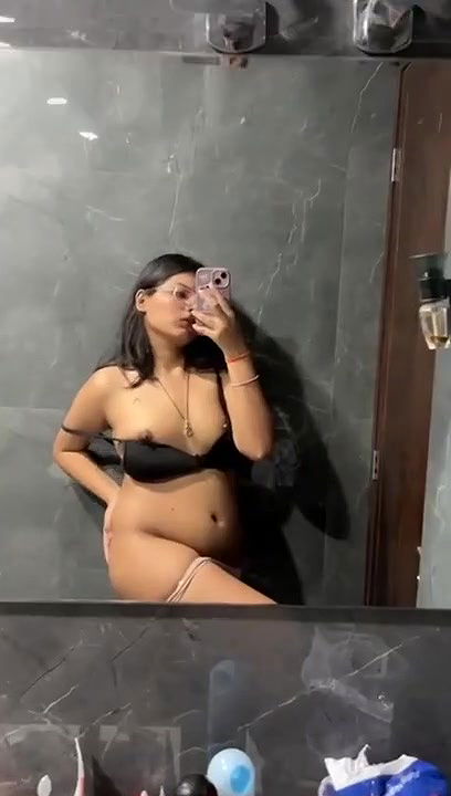 Beautiful Sexy Gf Showing