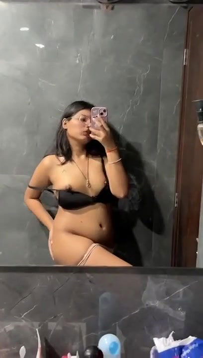 Beautiful Sexy Gf Showing