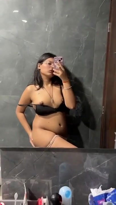 Beautiful Sexy Gf Showing