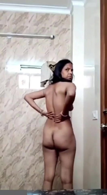 BHABHI BATHROOM HOT SHOW MMS