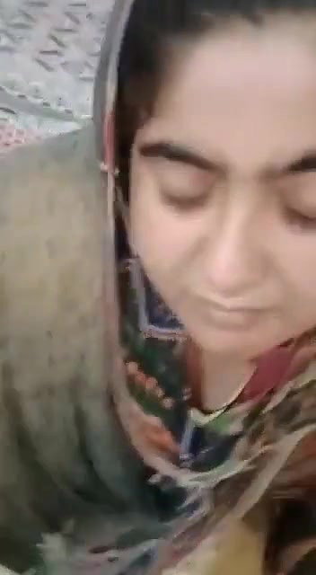 Sexy Pakistani Wife Shows her Boobs and Give Blowjob