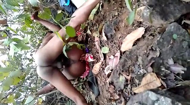 Desi lover caught outdoor