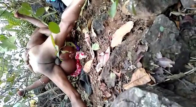 Desi lover caught outdoor