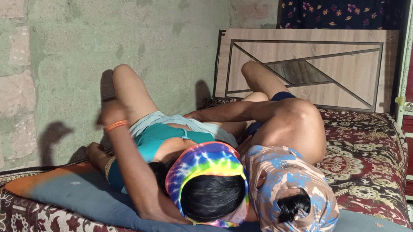 Bhabhi ko raat me jor se chudhai in house Hindi audio