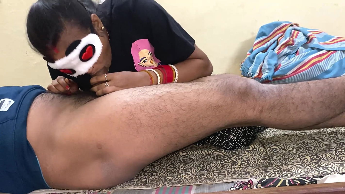 Bhabhi pura lund muh me kitna pyar se le rhi hai