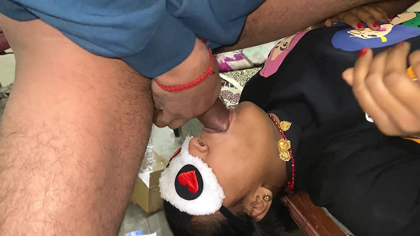 Bhabhi pura lund muh me kitna pyar se le rhi hai