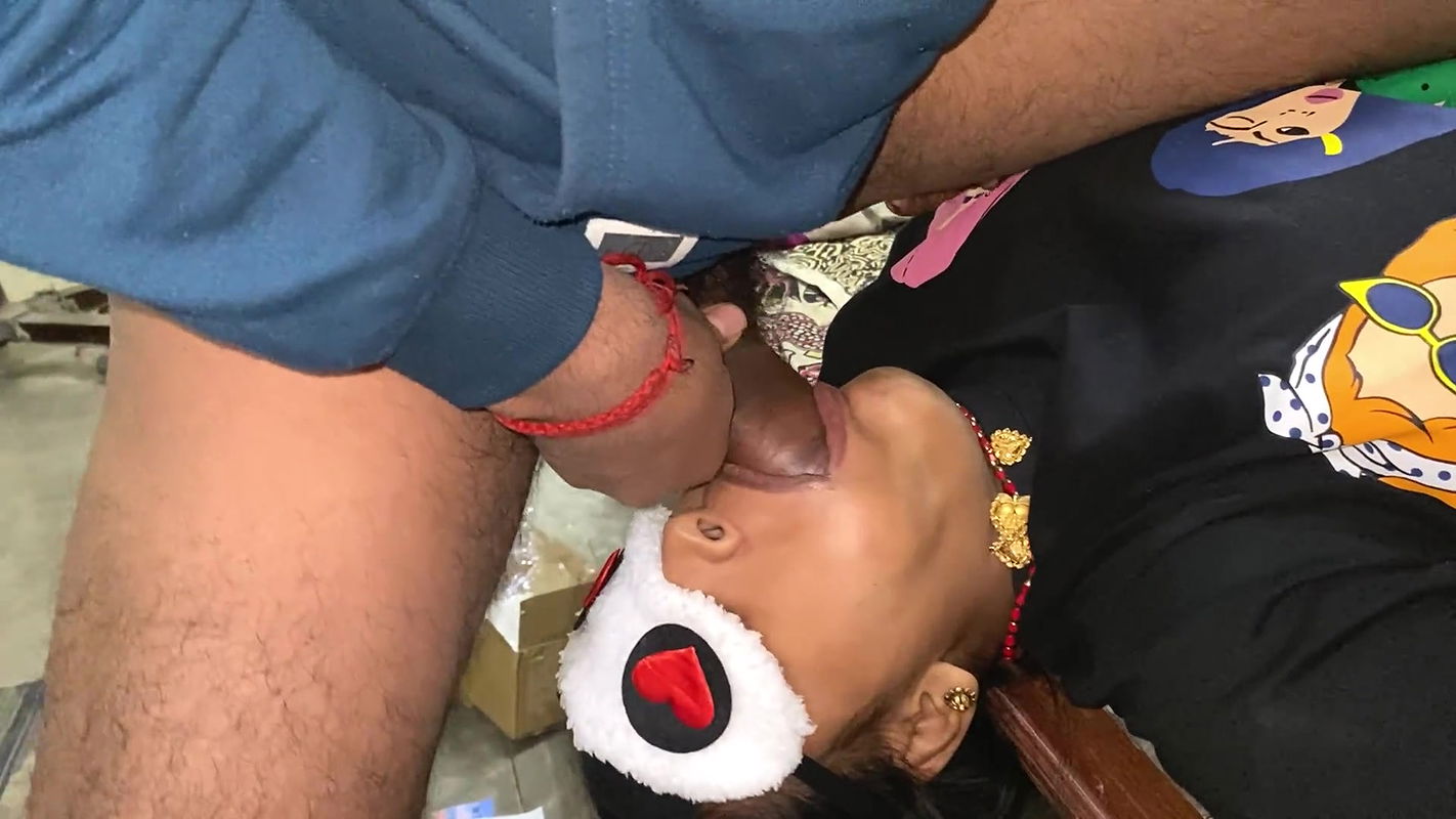 Bhabhi pura lund muh me kitna pyar se le rhi hai