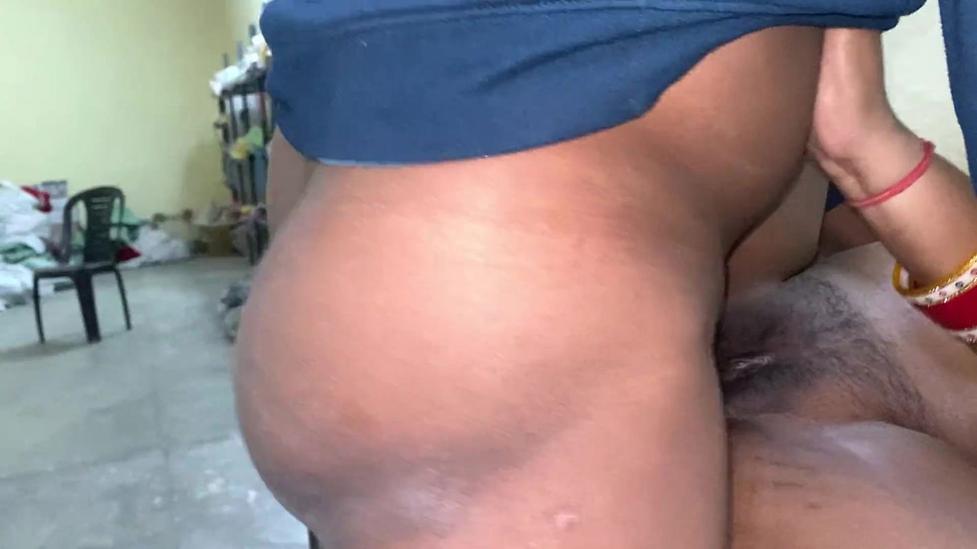 Bhabhi pura lund muh me kitna pyar se le rhi hai