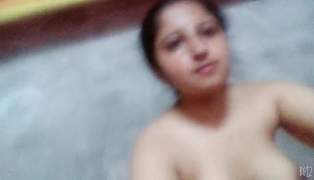 Desi cute paki girl nude selfie