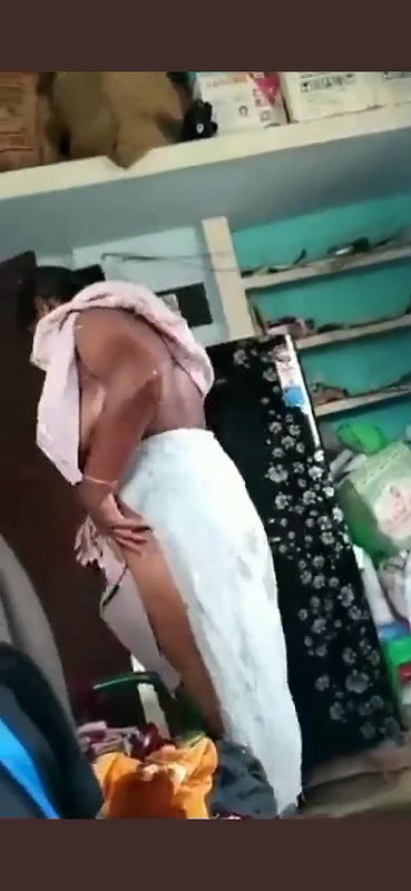 Desi Milf After Bath Captured