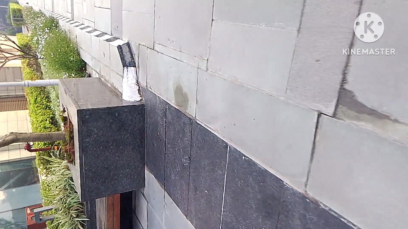 Delivery boy left the neighbor’s sister-in-law with fun