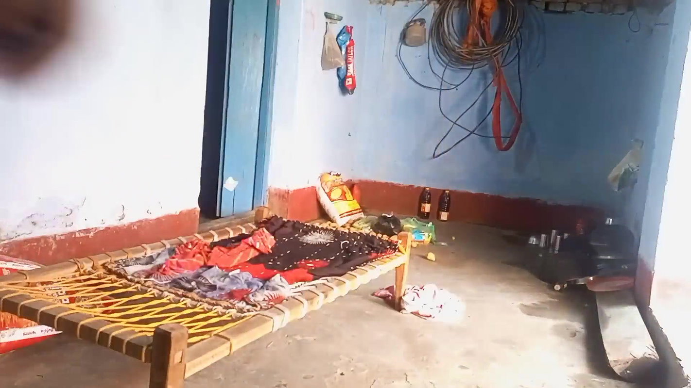 Deshi village bhabhi outdoor riding sex deshi sex