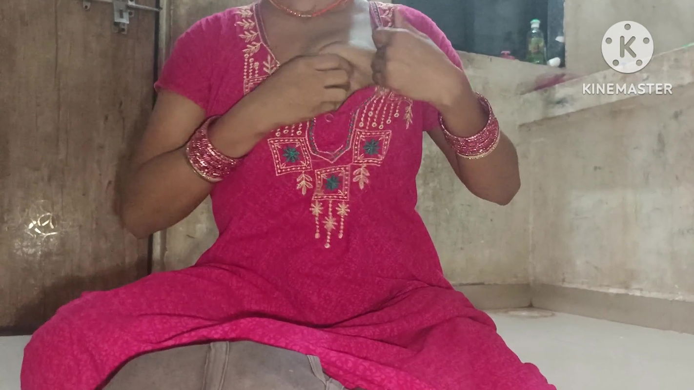 Desi bhabhi shake her man’s cock and birya came out Desi Bhabhi