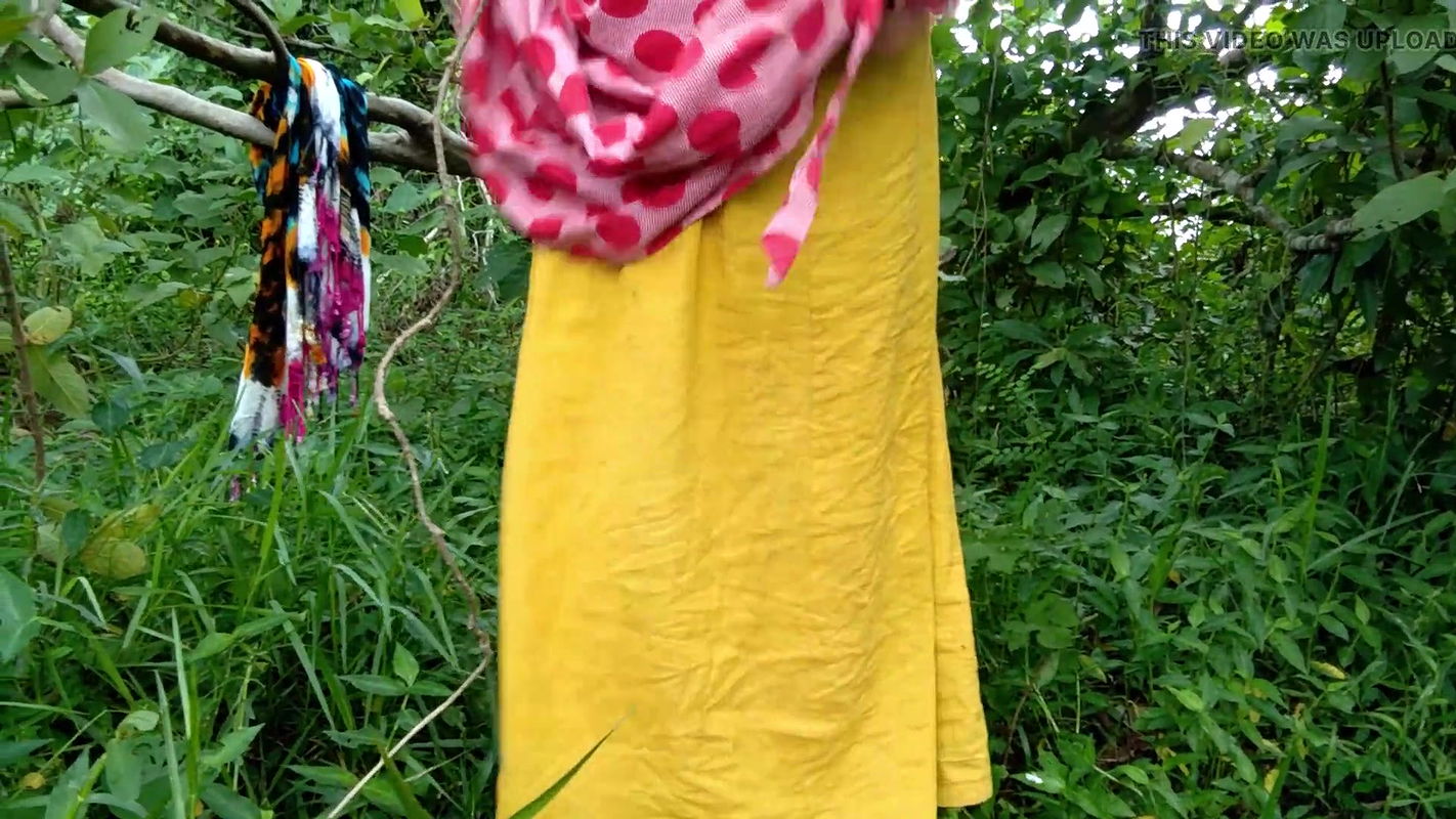 Dost Ki Amma Ko Bapu Se Khet Me Chudte Huye Dekha