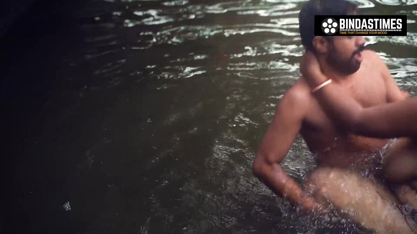 Desi Dhoban Bhabhi Ko Pani me gira ke khub choda ( Hindi Audio )