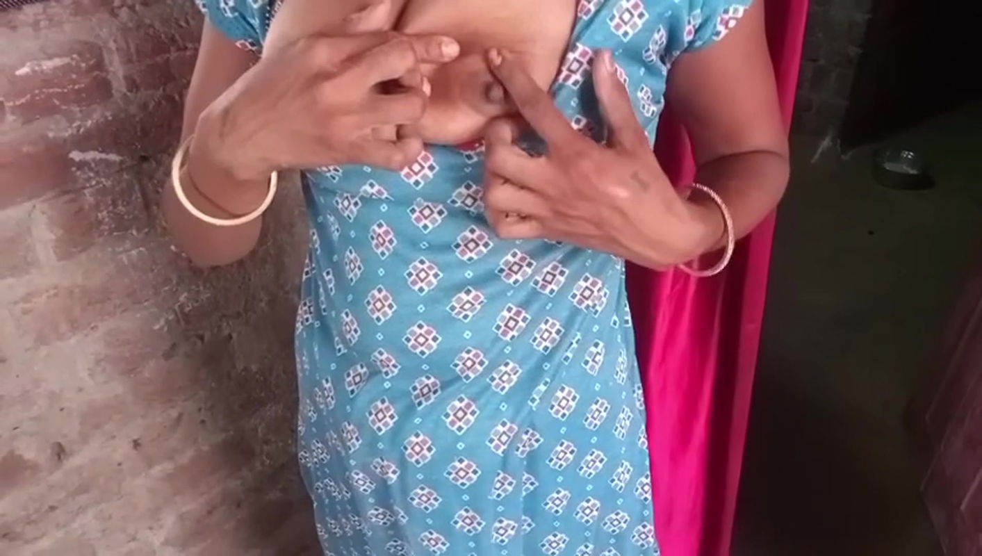 bhabhi khana banane ke time peshab kar diya