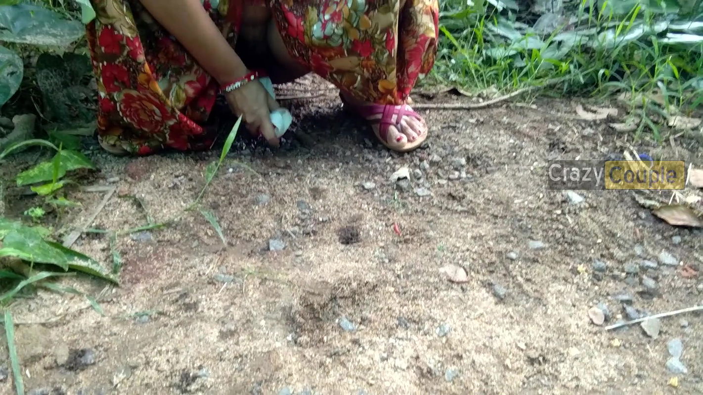 Village aunty outdoor car dildo fucking and pissing squirting