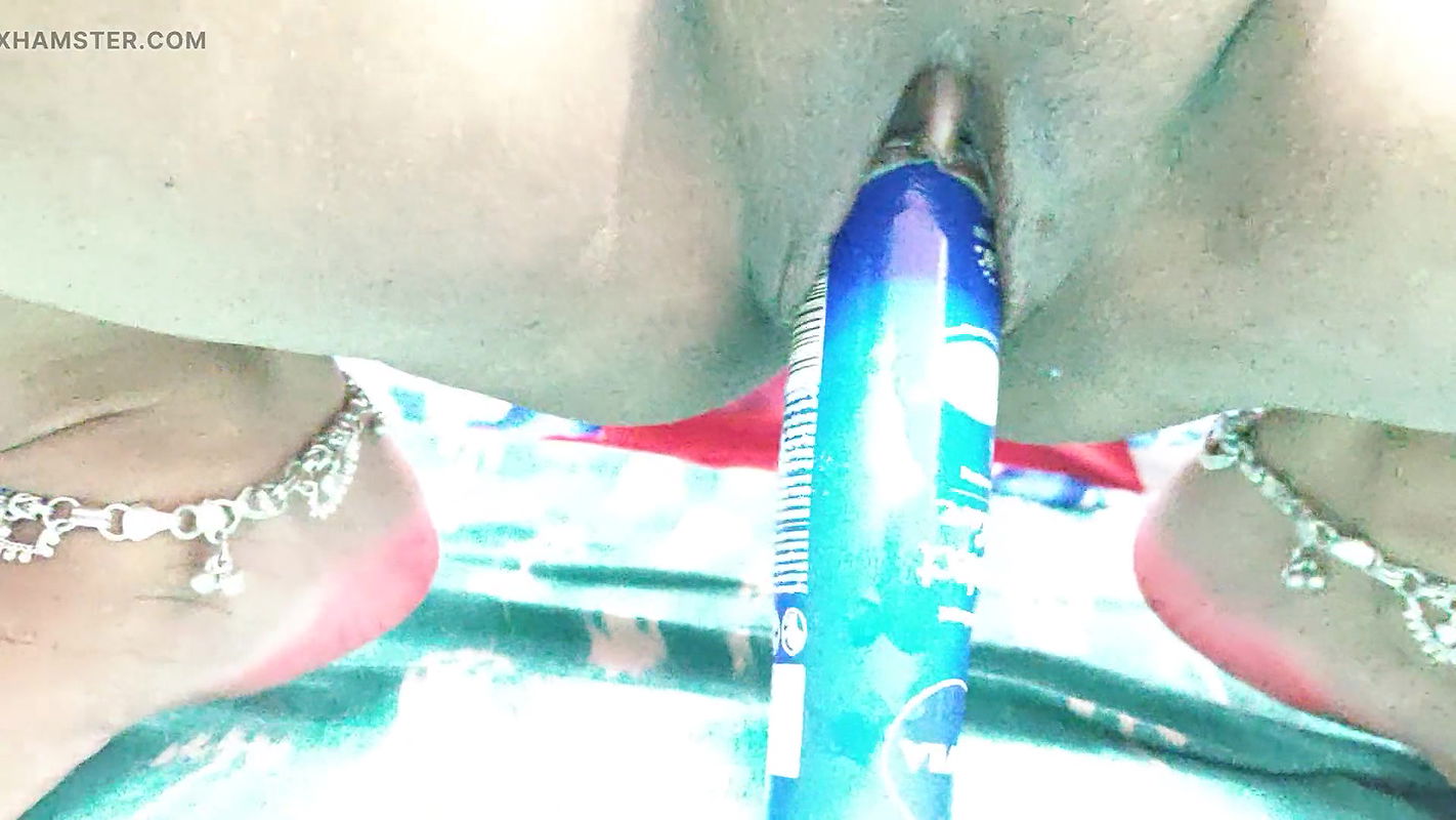 Putting a bottle in the wife’s pussy put and fucked