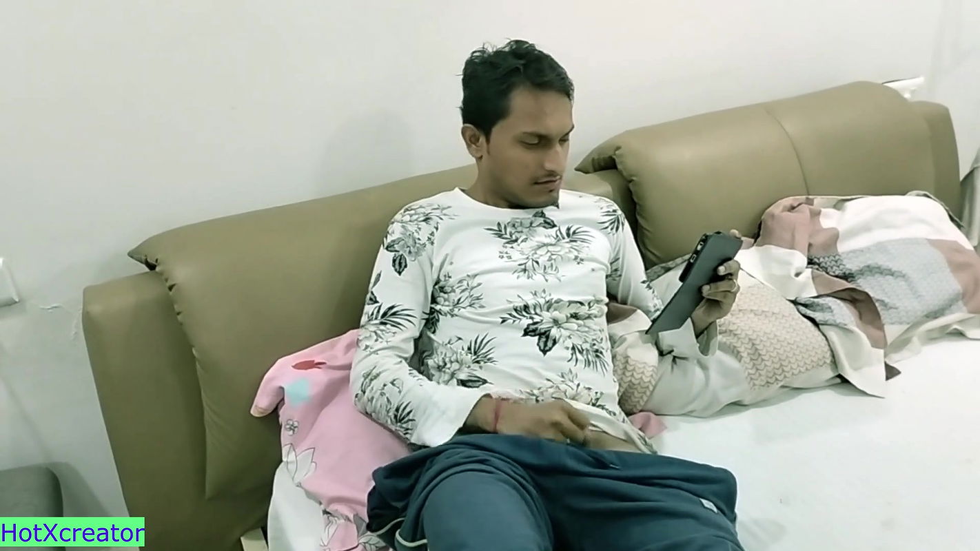 Mobile pe bhabhi ka porn dika mal nikal giya! I couldn’t fuck her hardly