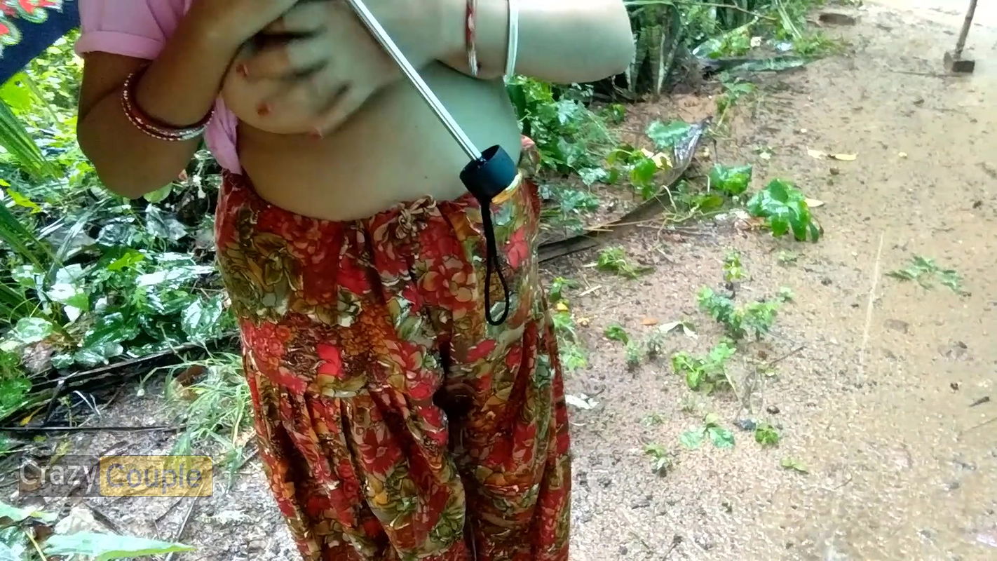 Malkin bhabi pee And sex with nokar in farmhouse bathroom