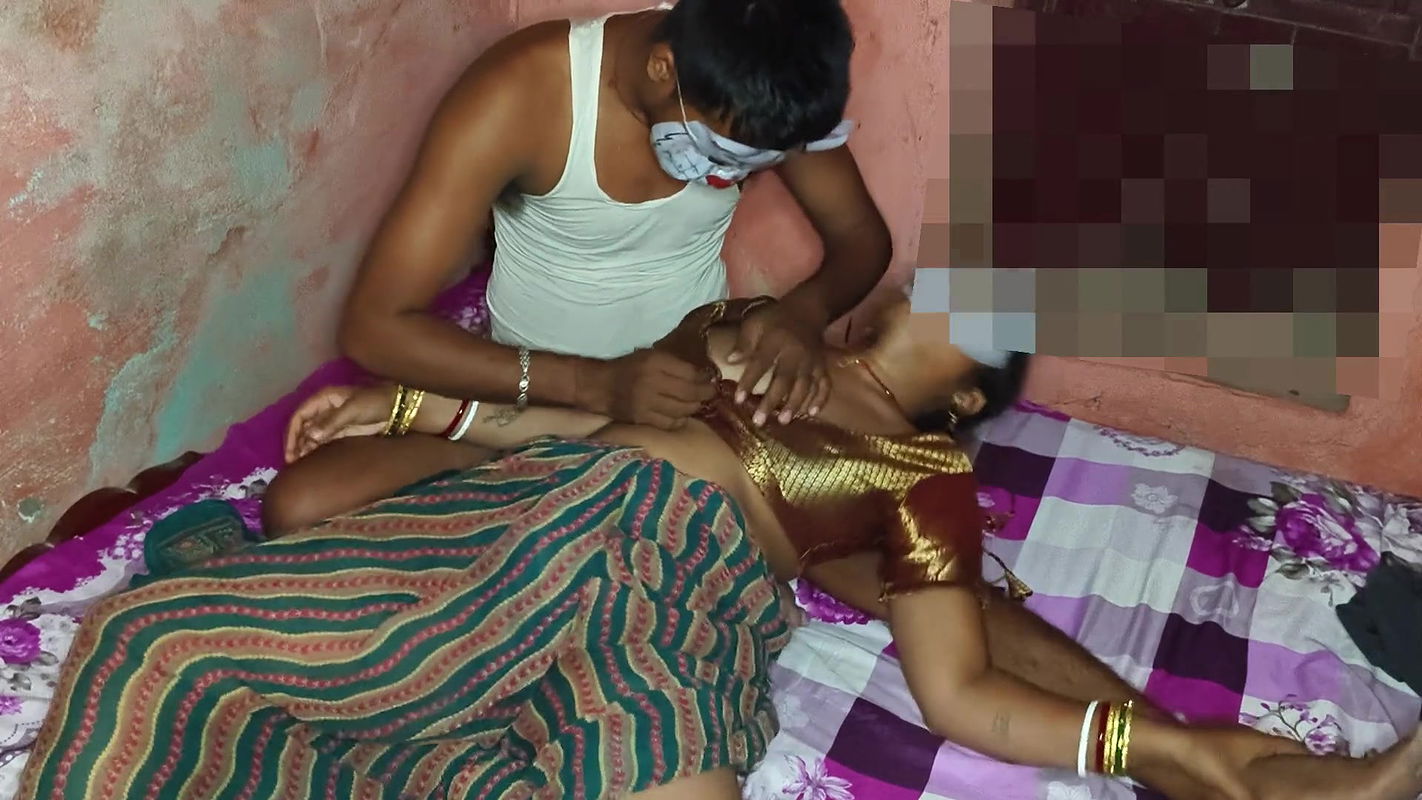 Indian bhabhi hot fucking step bhabhi boyfriend ke sath romance  Hard sex