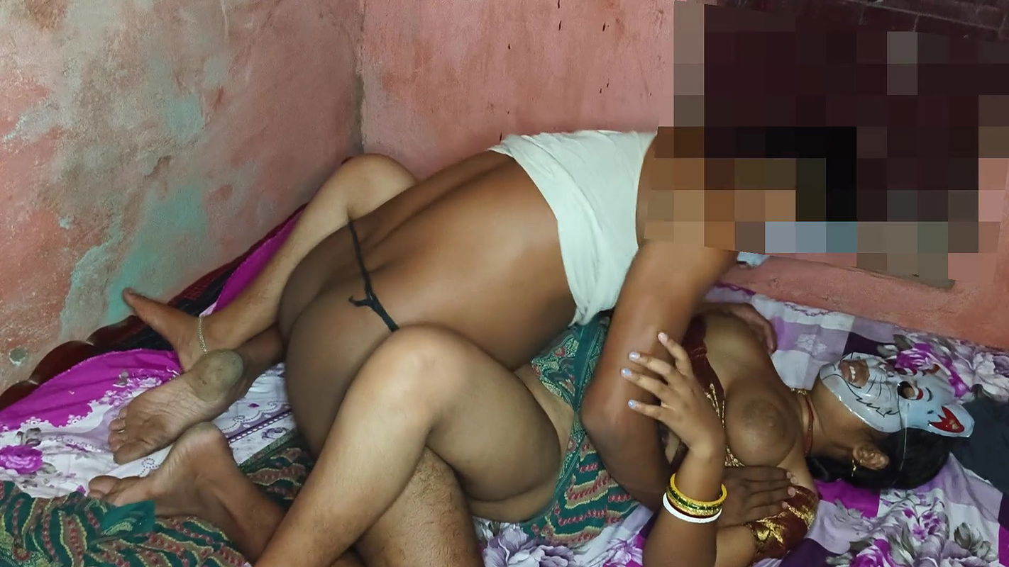 Indian bhabhi hot fucking step bhabhi boyfriend ke sath romance  Hard sex