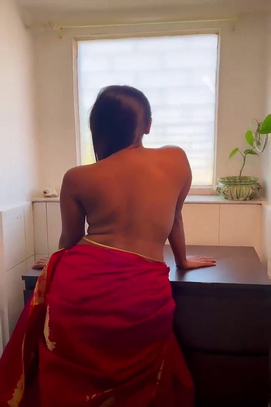 Desi sexy inta model sare photoshot