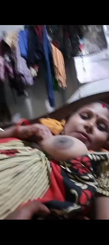 Mom show boobs for money and son make video creazy