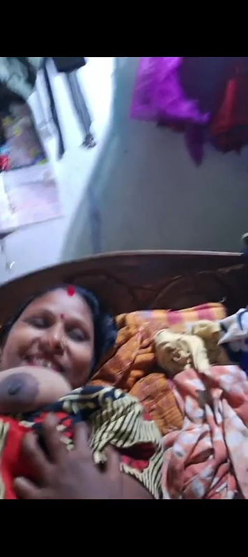 Mom show boobs for money and son make video creazy